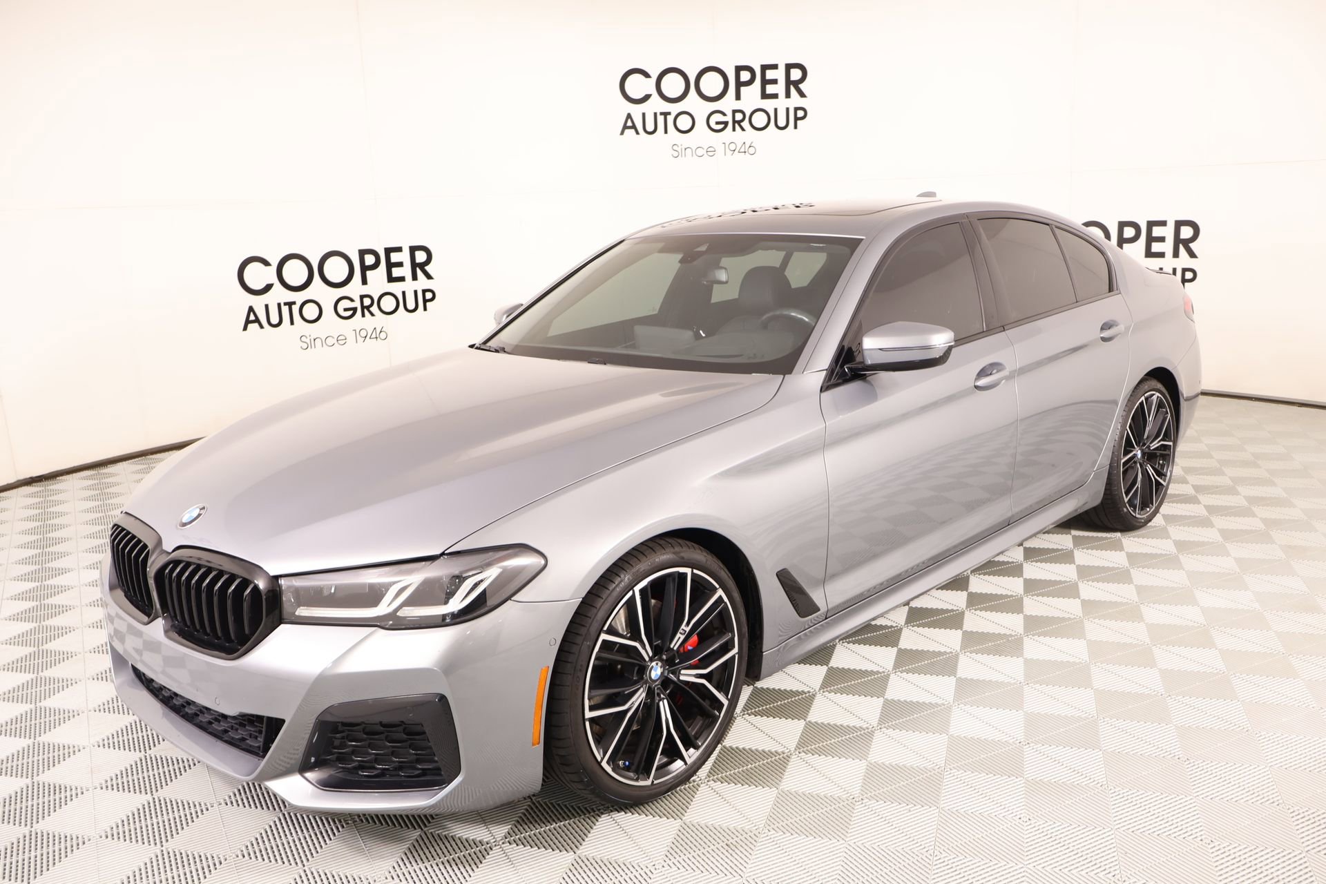 Used 2023 BMW 530i w/ M Sport Package RWD image 11