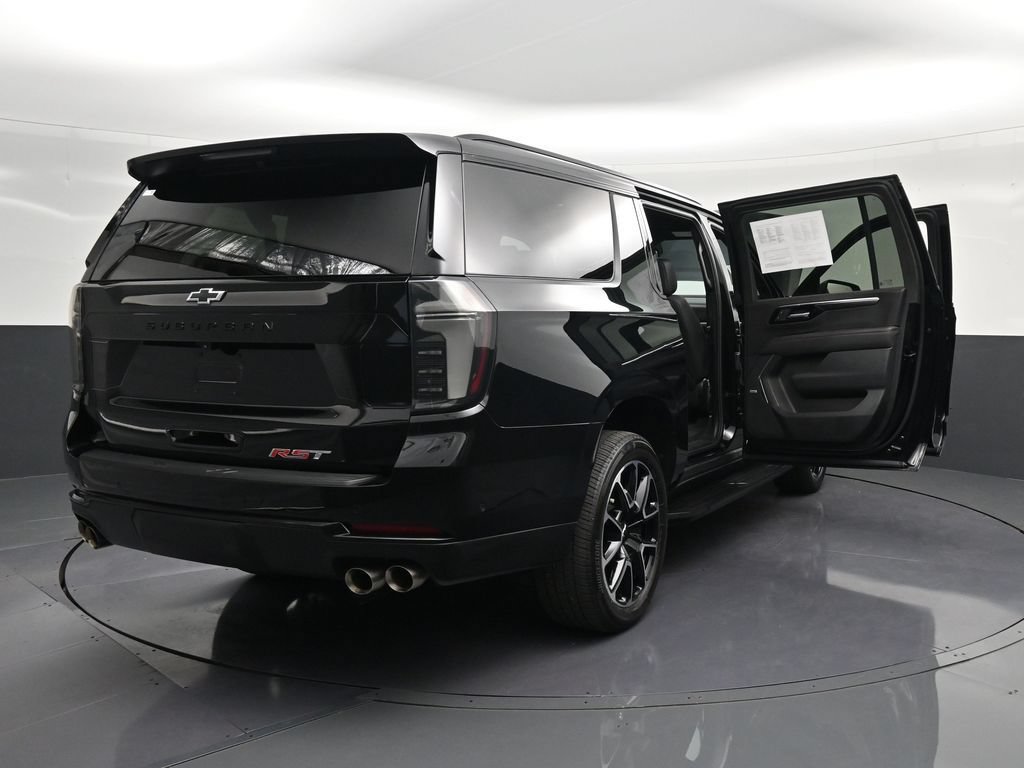Used 2025 Chevrolet Suburban RST w/ Comfort Package RWD image 32