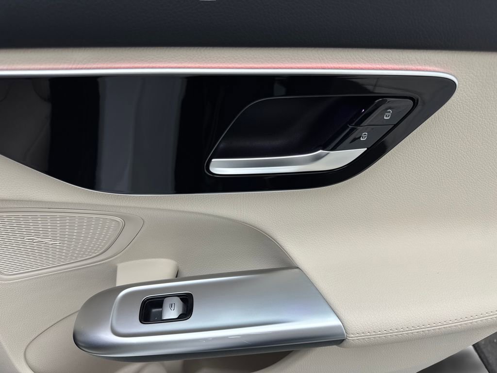 Used 2025 Mercedes-Benz C 300 Sedan image 41