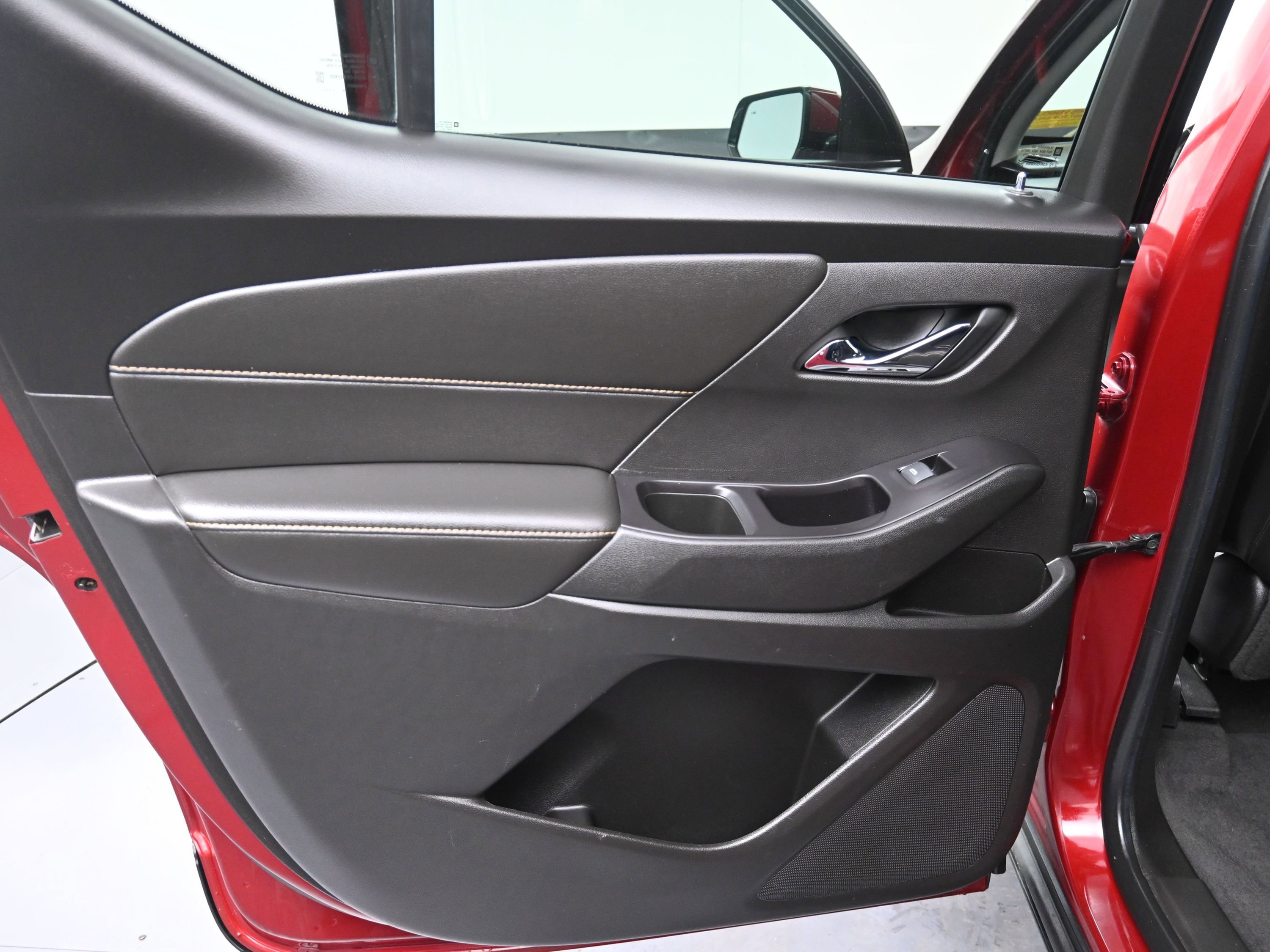 Used 2020 Chevrolet Traverse LT w/ Driver Confidence II Package image 26