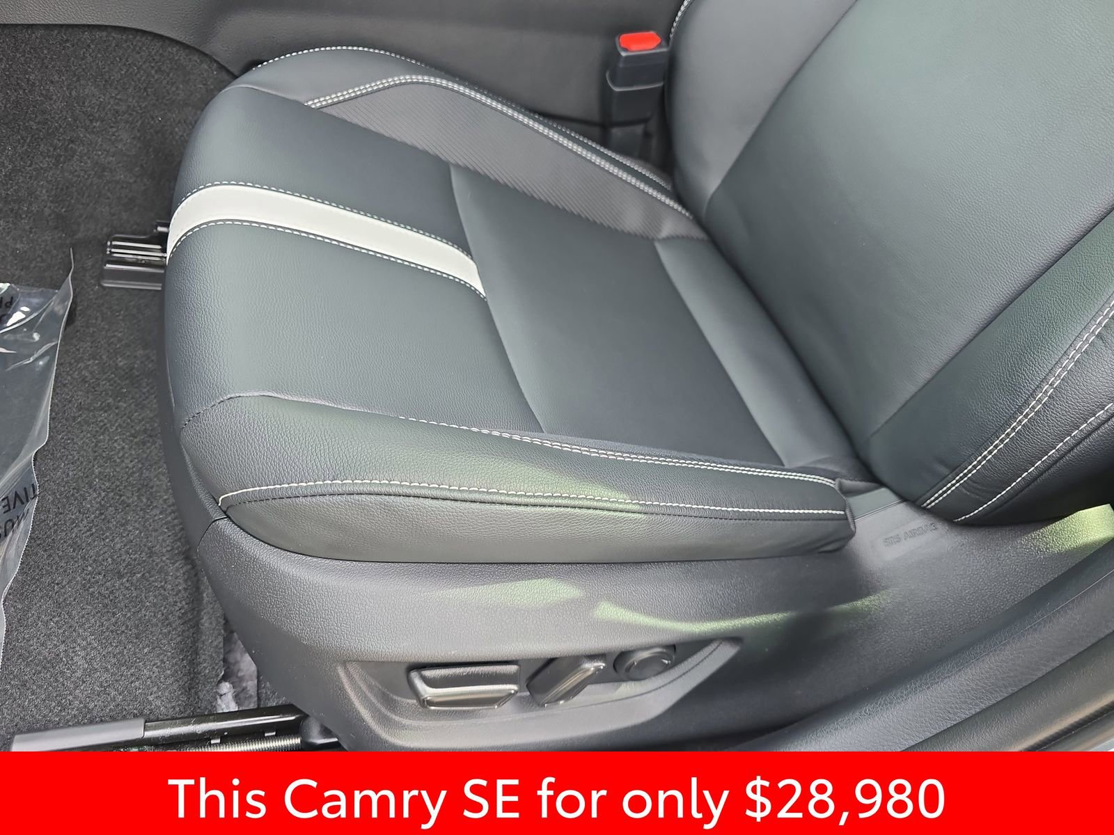 Used 2025 Toyota Camry SE image 34