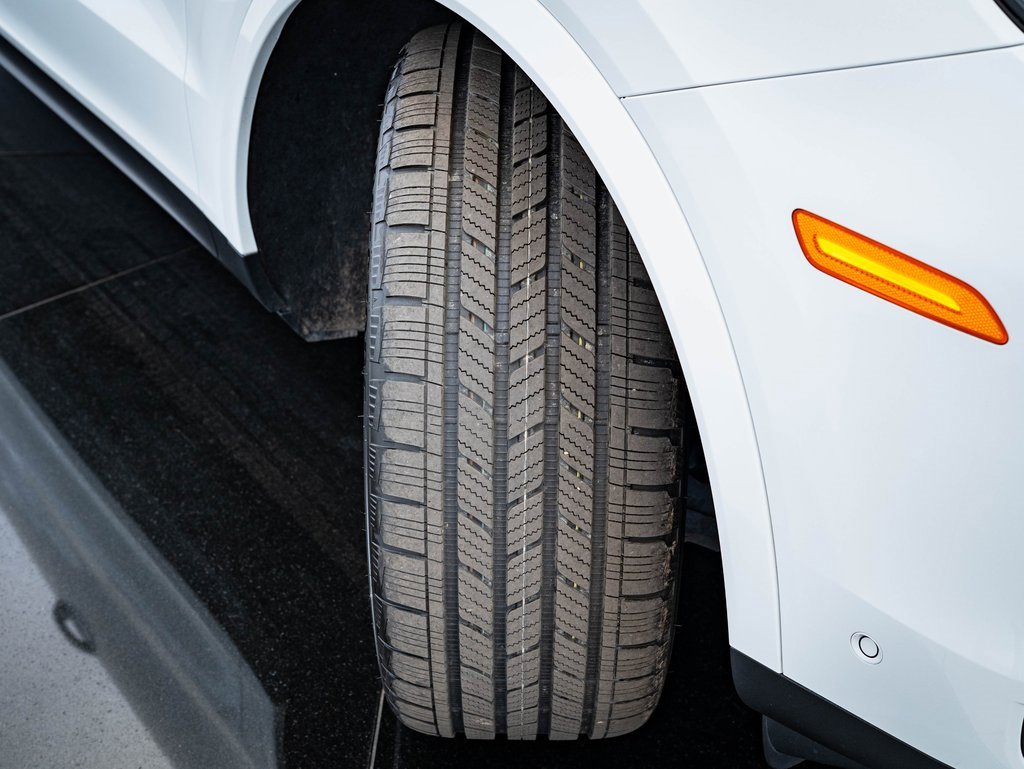 Certified 2024 Porsche Cayenne Coupe image 42