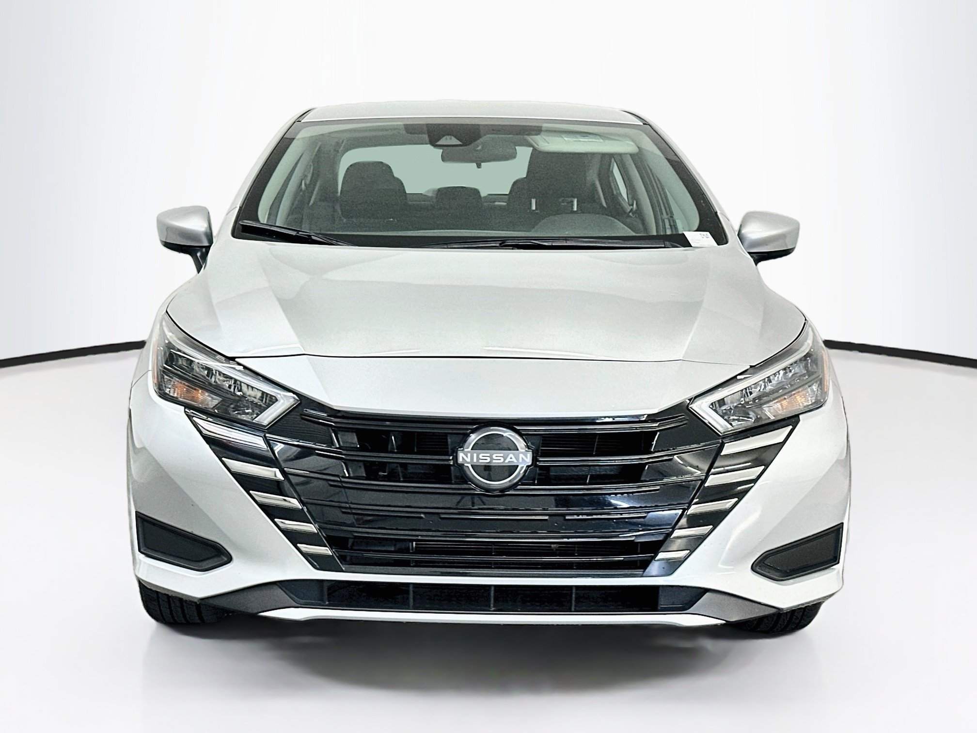 Used 2025 Nissan Versa SV FWD image 2