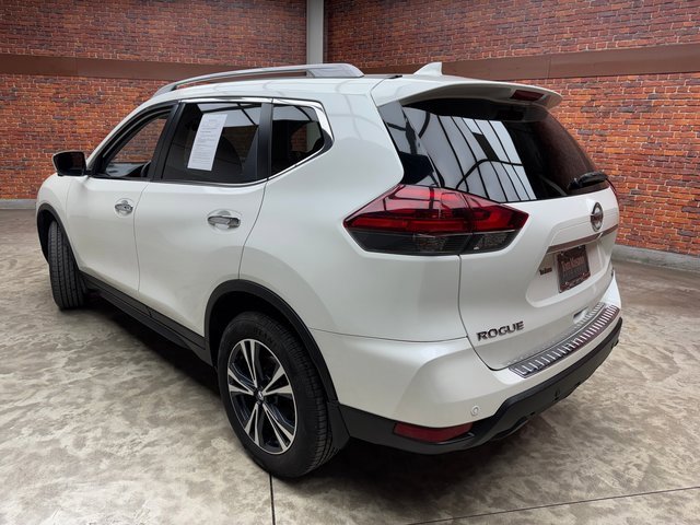 Used 2020 Nissan Rogue SV w/ Premium Package image 3
