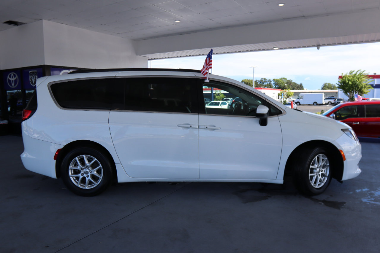 Used 2021 Chrysler Voyager Lxi image 5