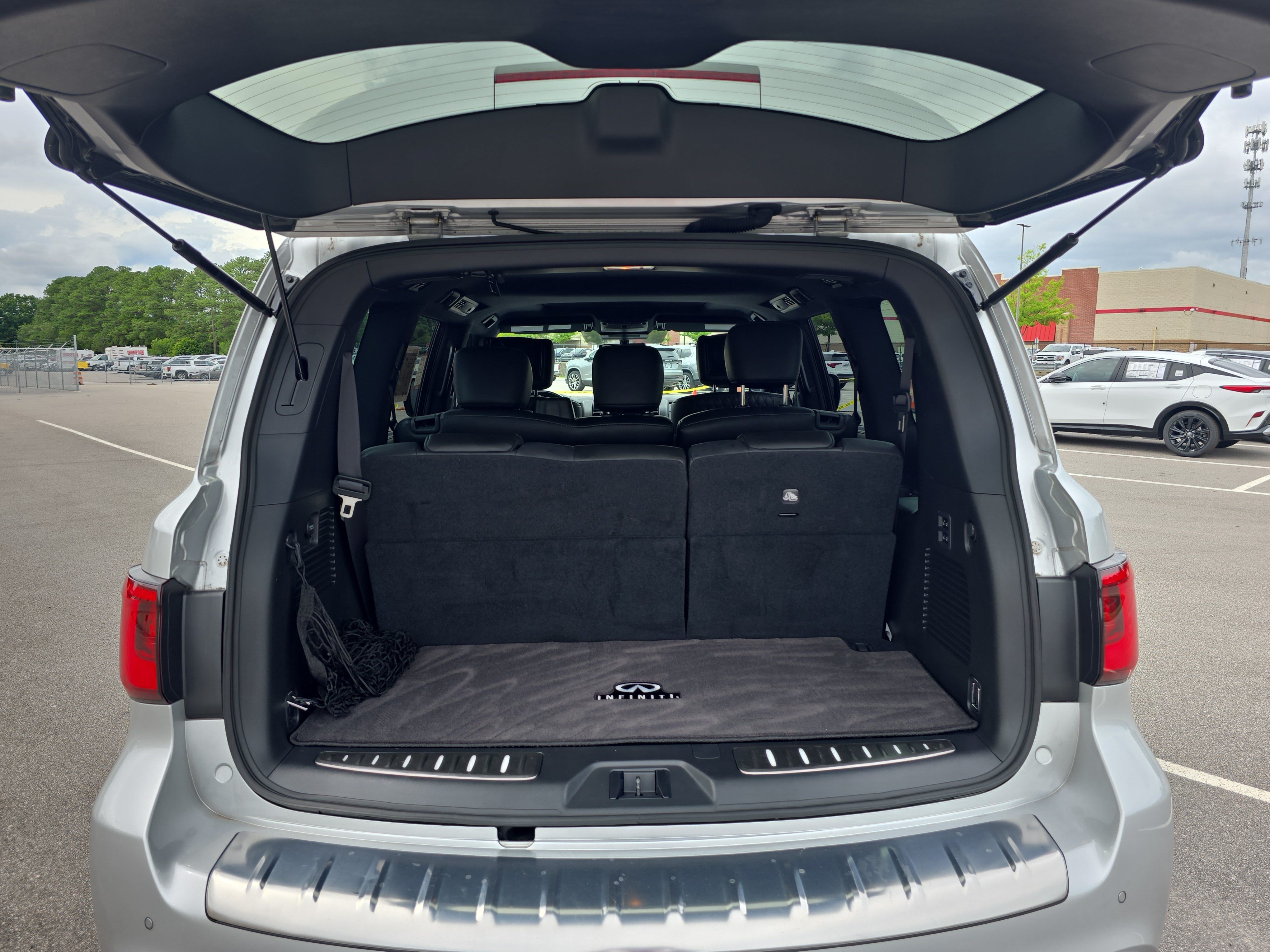 Used 2023 INFINITI QX80 Sensory w/ Cargo Package AWD/4WD image 13