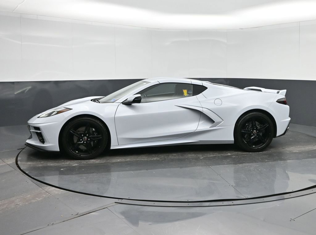 Used 2021 Chevrolet Corvette Stingray Preferred Cpe w/ Z51 Performance Package image 4