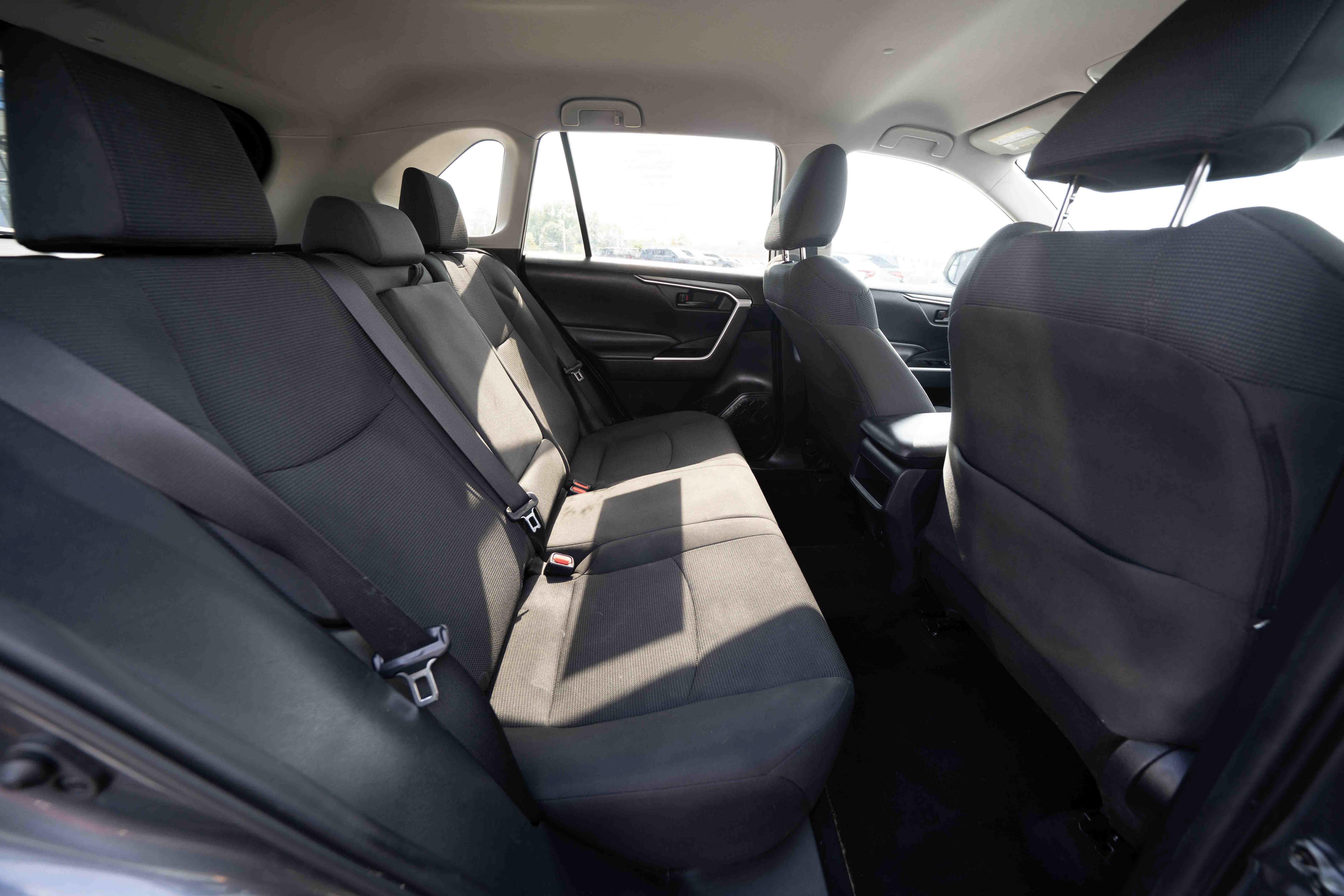 Used 2019 Toyota RAV4 LE AWD/4WD image 25