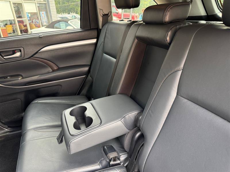 Used 2017 Toyota Highlander XLE AWD/4WD image 16