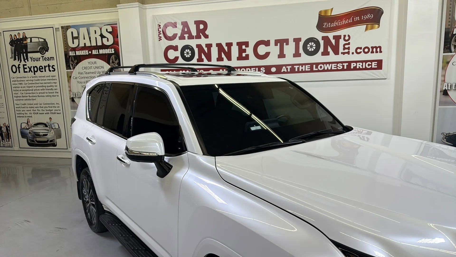 Used 2022 Lexus LX 600 4WD w/ Premium Package image 11