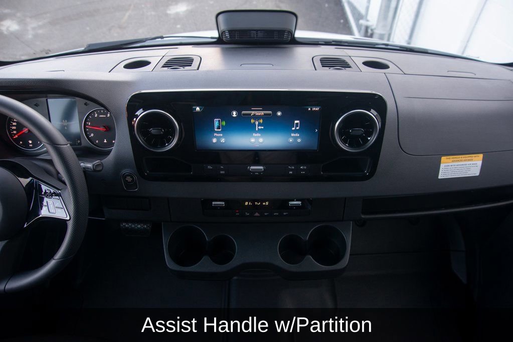 Used 2025 Mercedes-Benz Sprinter 2500 image 32