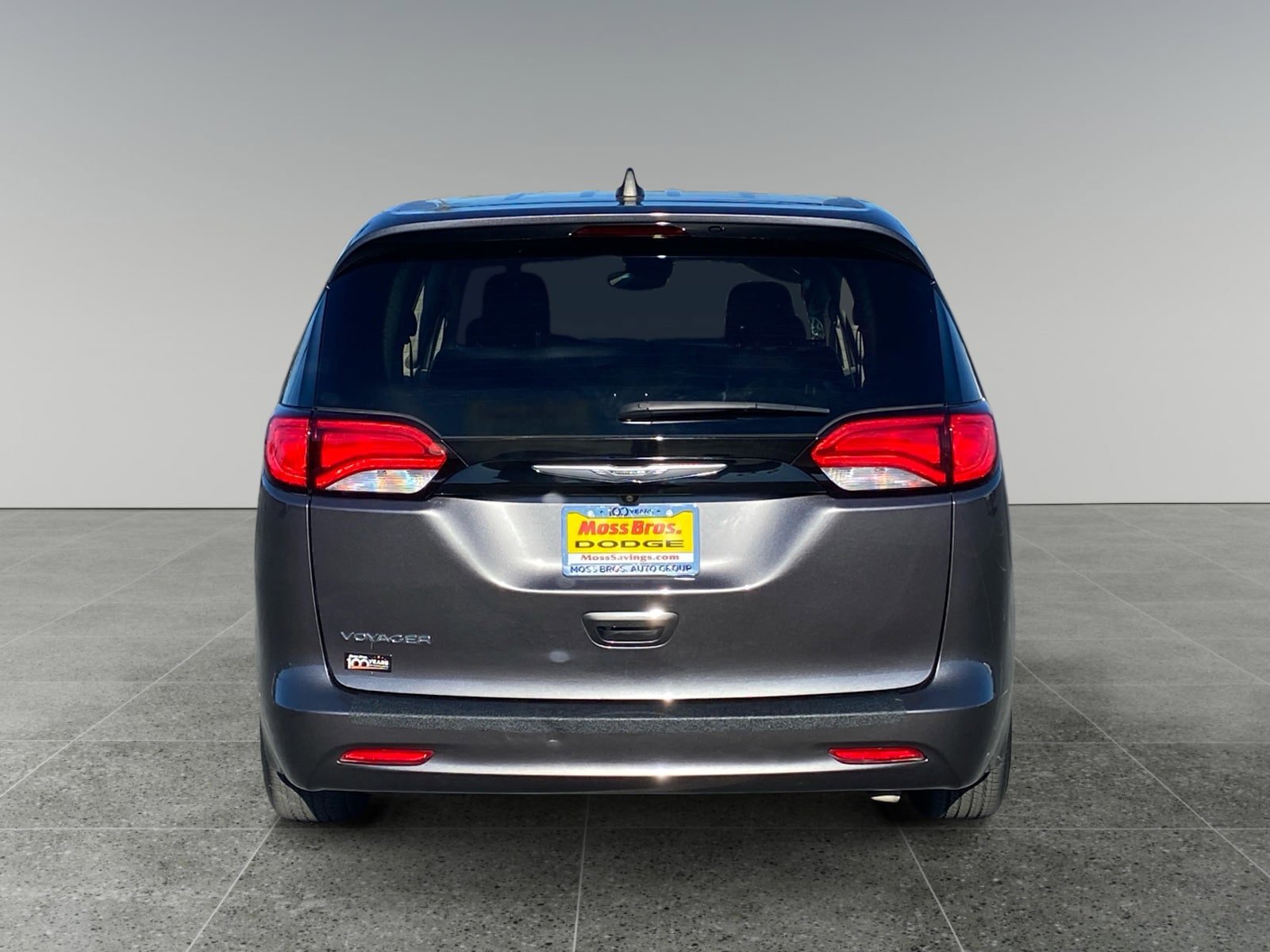 Used 2023 Chrysler Voyager LX FWD image 4