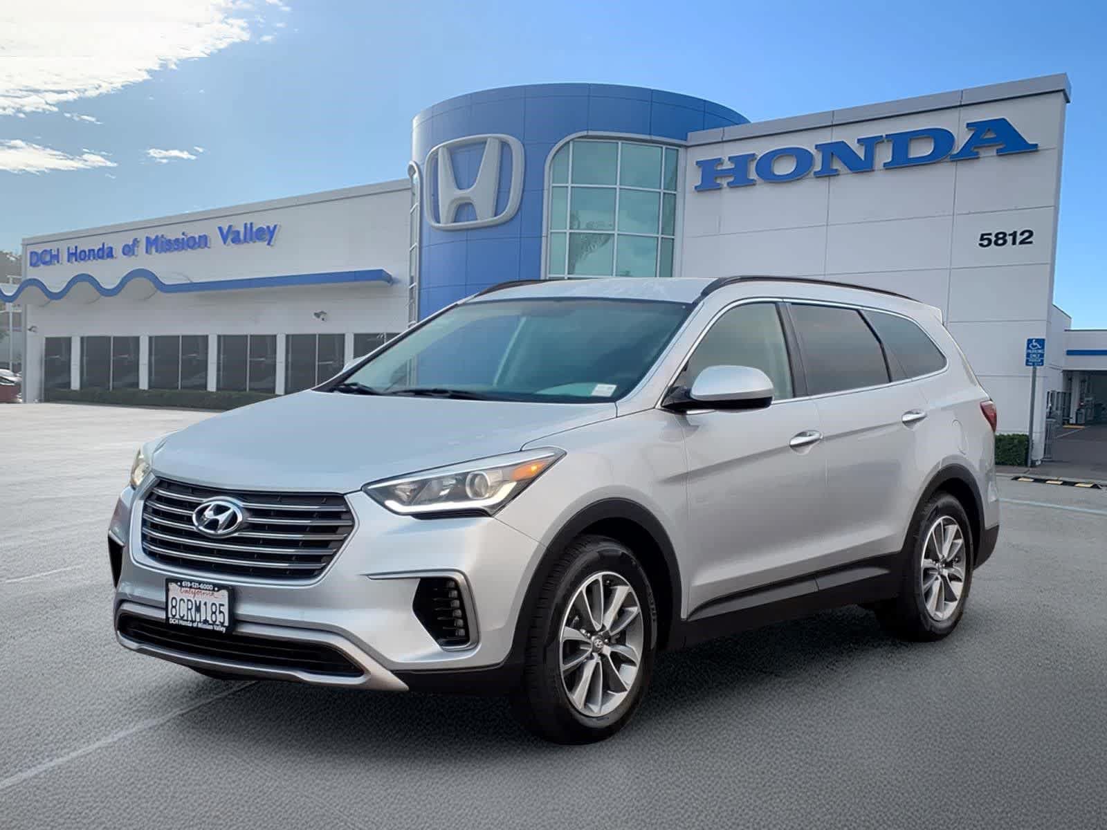 Used 2018 Hyundai Santa Fe SE FWD image 1