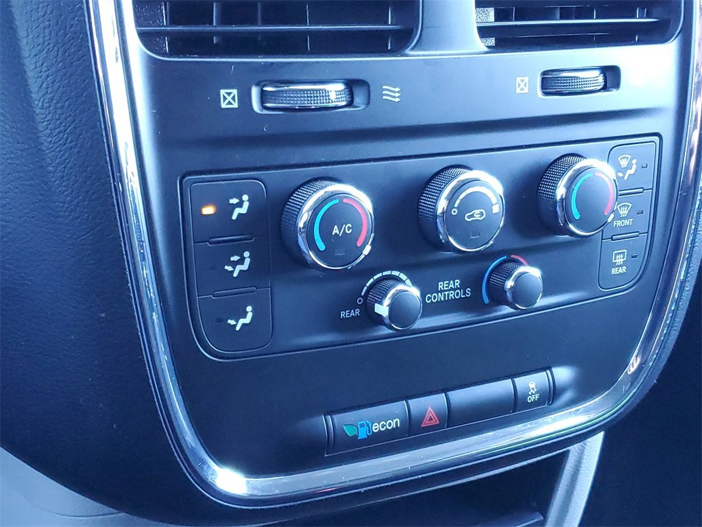 Used 2020 Dodge Grand Caravan SE image 16