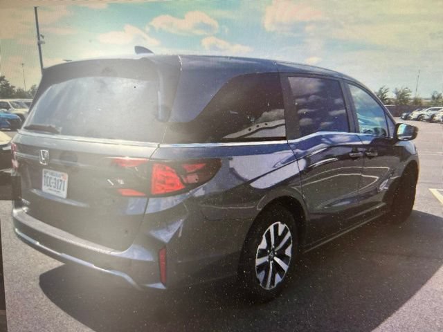 Used 2025 Honda Odyssey EX-L image 3