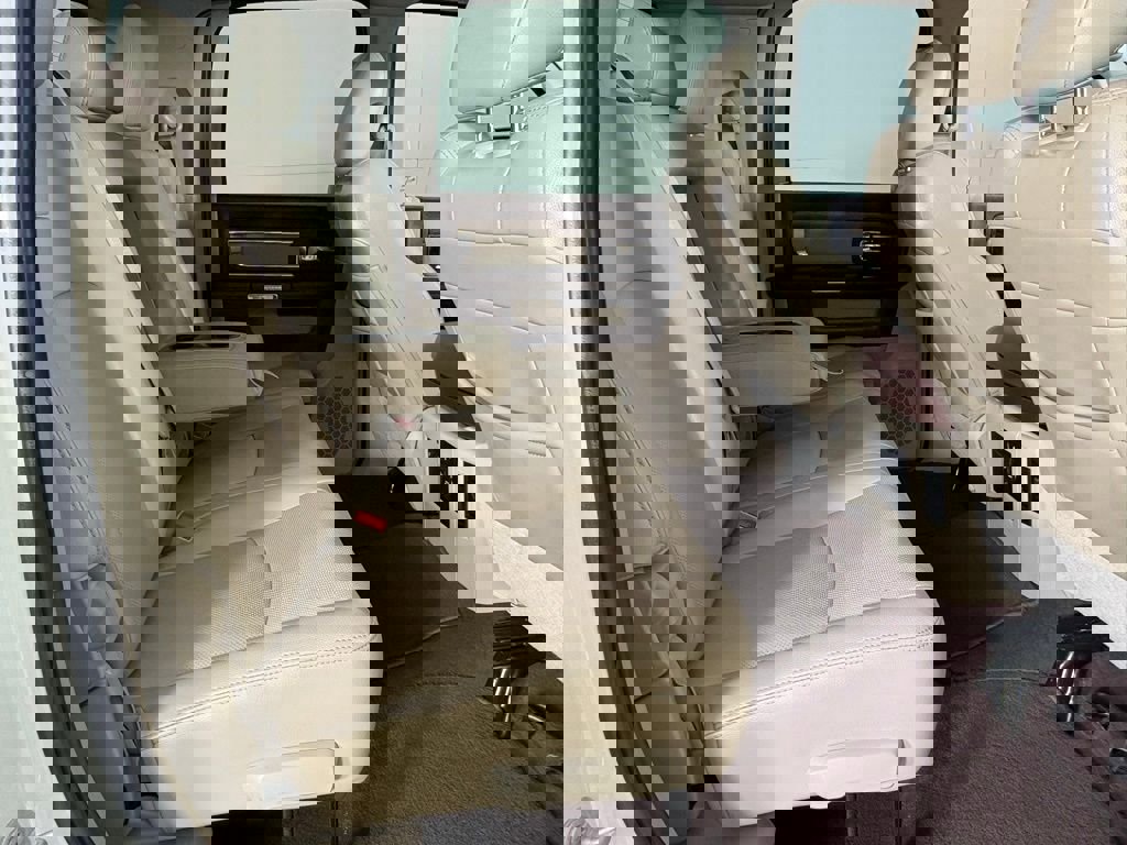 Used 2016 RAM 2500 Laramie w/ Convenience Group AWD/4WD image 17