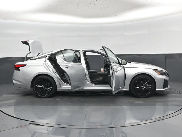 Used 2023 Nissan Altima 2.5 SR FWD image 56