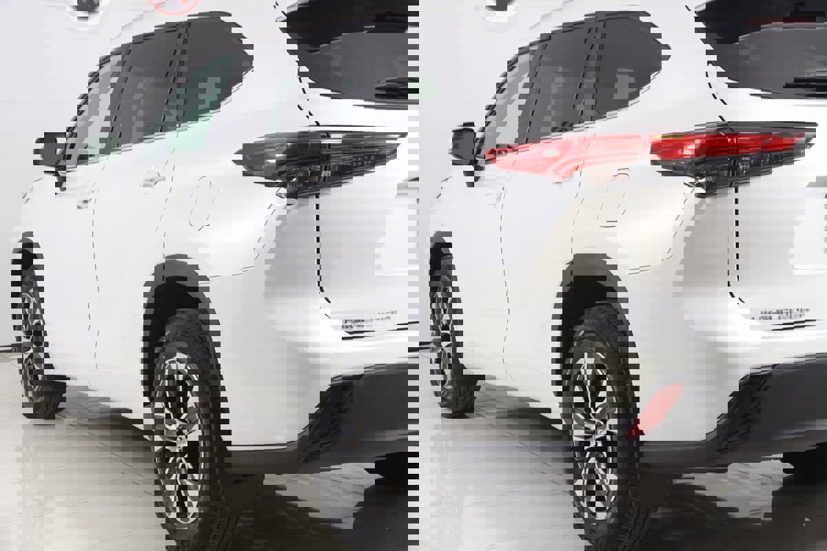 Used 2023 Toyota Highlander XLE image 26