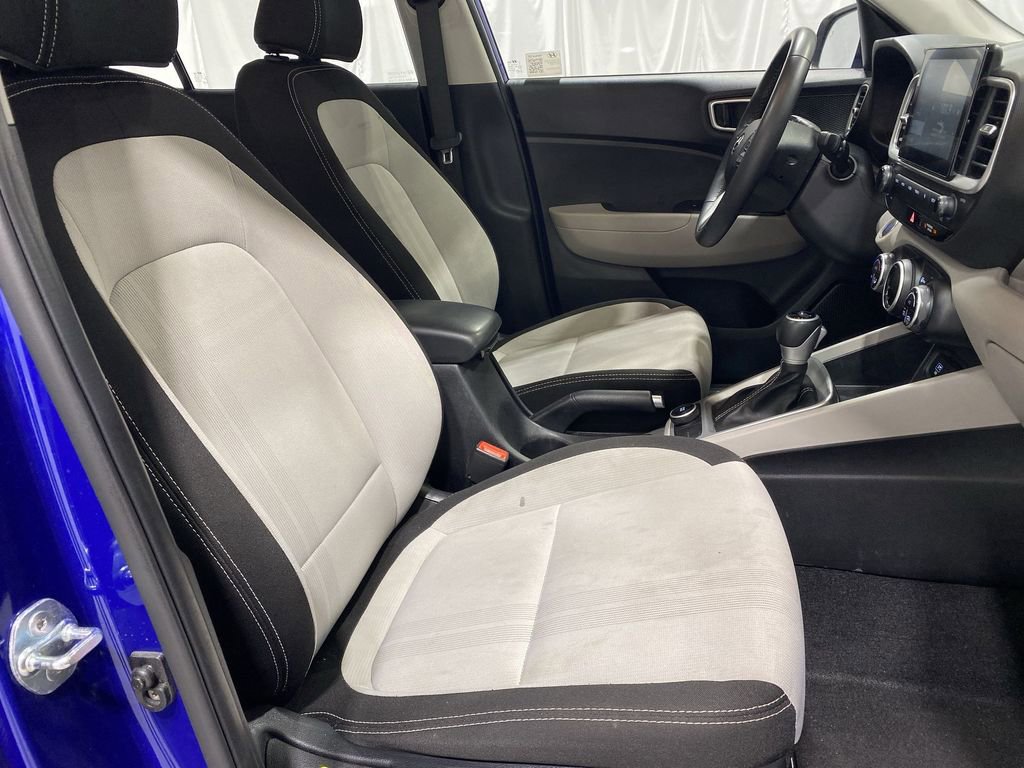 Used 2025 Hyundai Venue SEL image 21