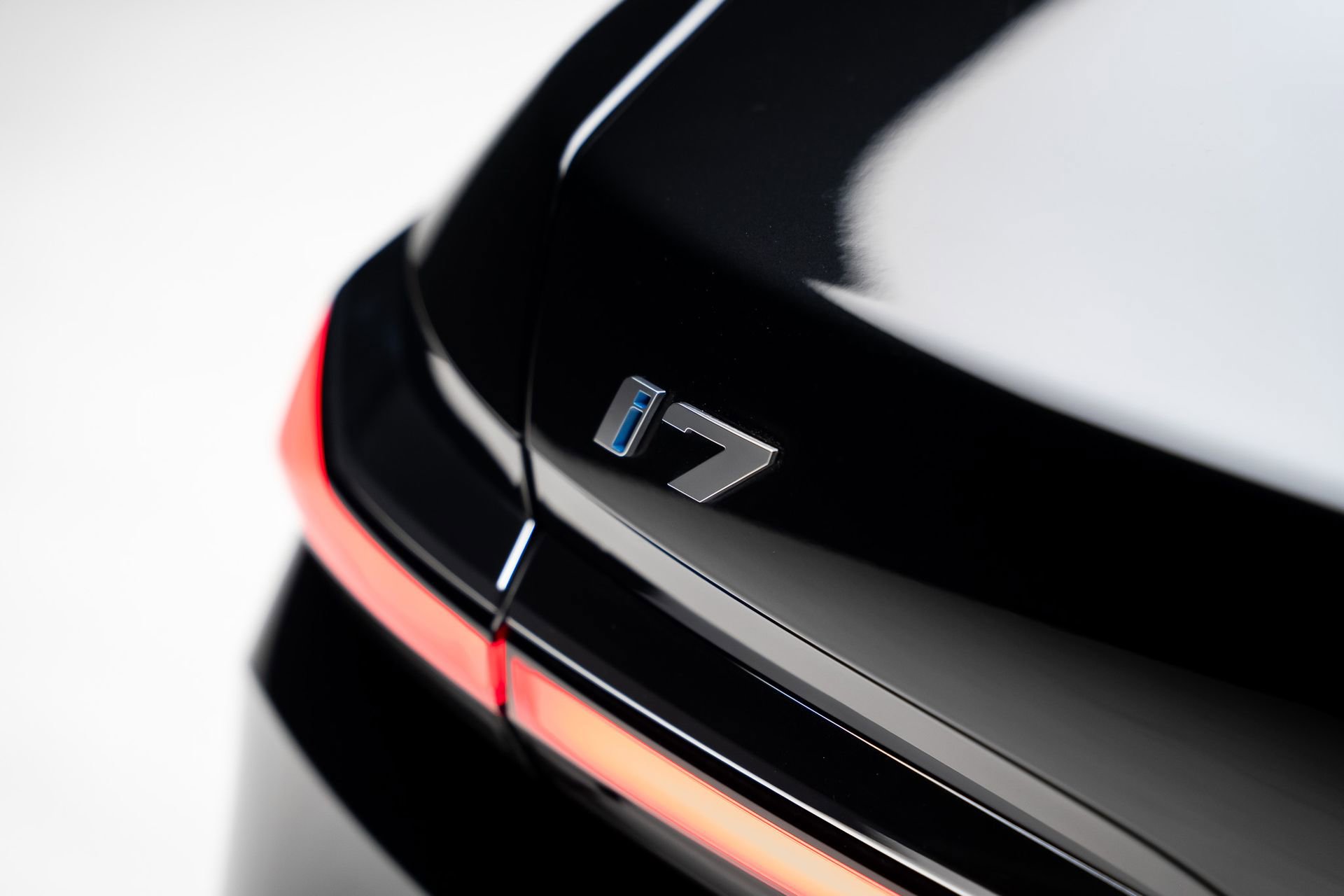 Used 2024 BMW i7 xDrive60 w/ Executive Package image 32