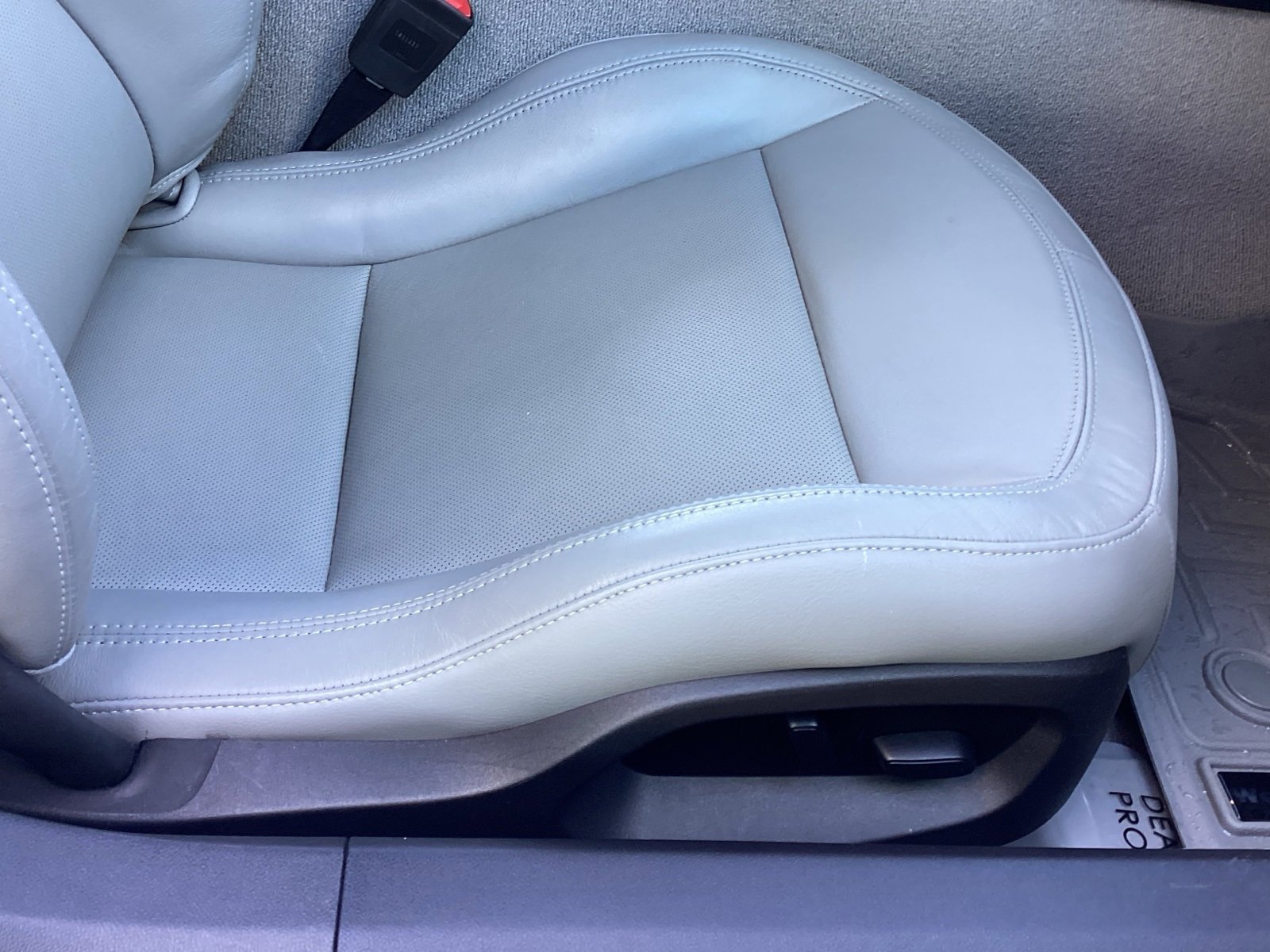 Used 2019 Chevrolet Corvette Stingray Coupe w/ Carbon Flash Badge Package image 16