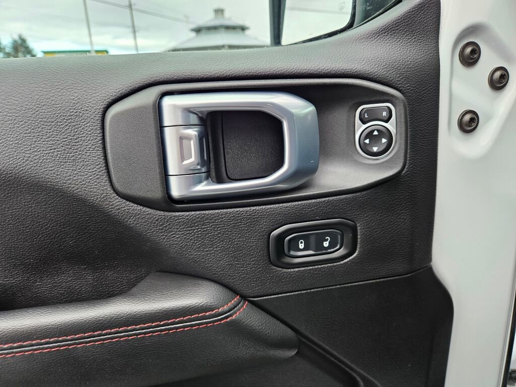 Used 2022 Jeep Wrangler Unlimited Rubicon w/ LED Lighting Group AWD/4WD image 16