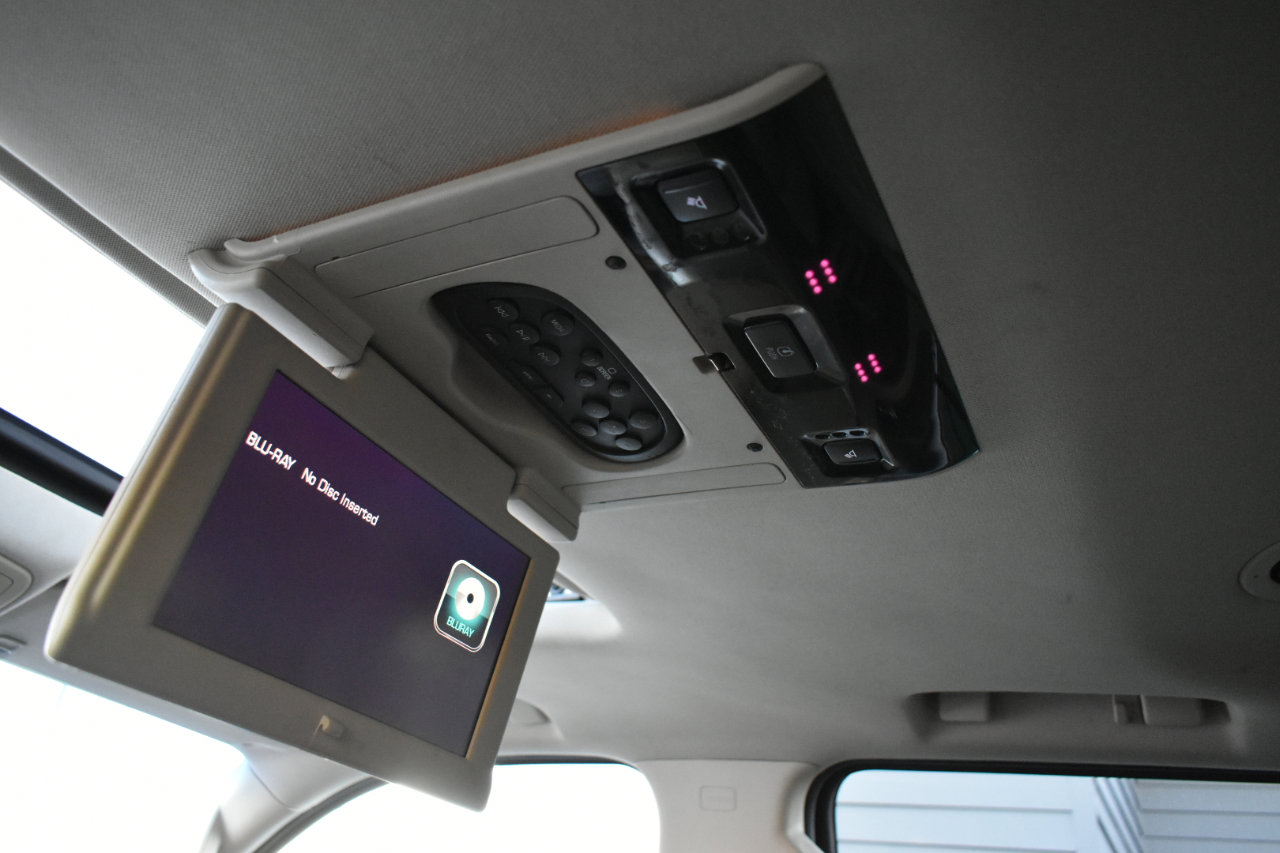 Used 2015 Chevrolet Suburban LTZ image 50