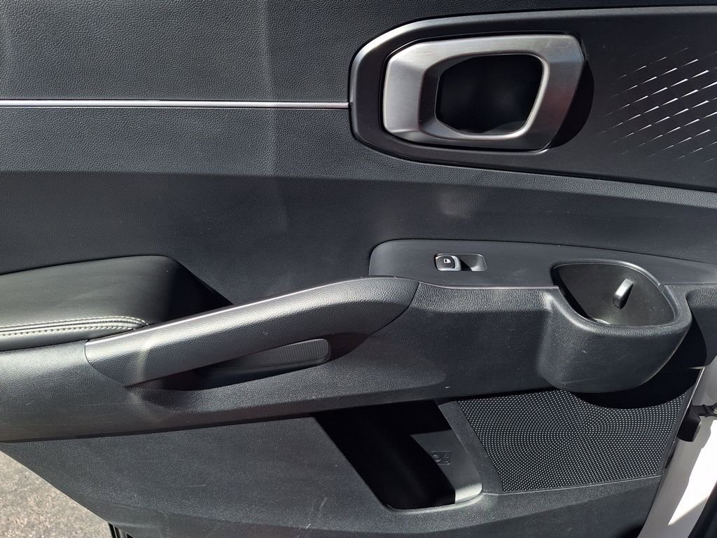 Used 2024 Kia Sorento S image 14