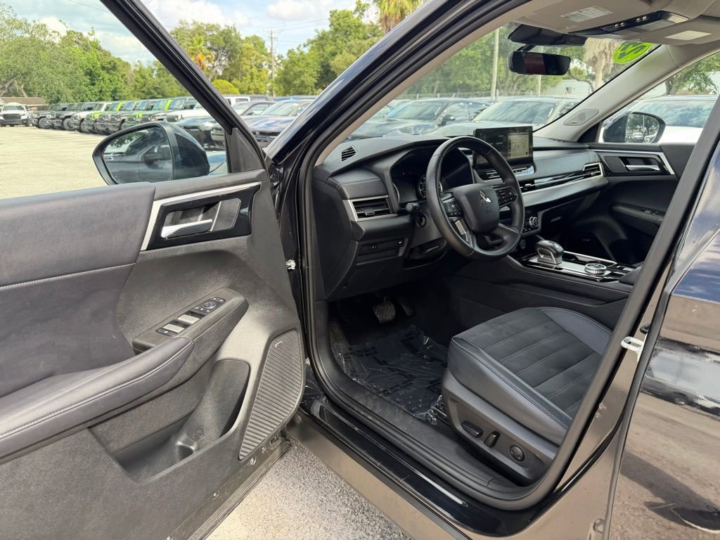 Used 2025 Mitsubishi Outlander SE AWD/4WD image 15