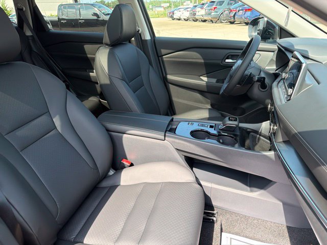 New 2026 Nissan Rogue Dark Armor FWD image 17