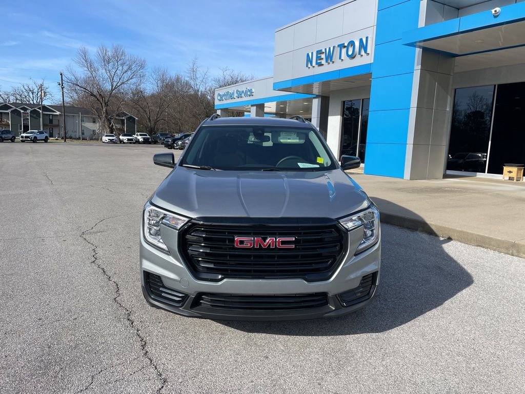 Used 2024 GMC Terrain SLE w/ Elevation Edition image 3