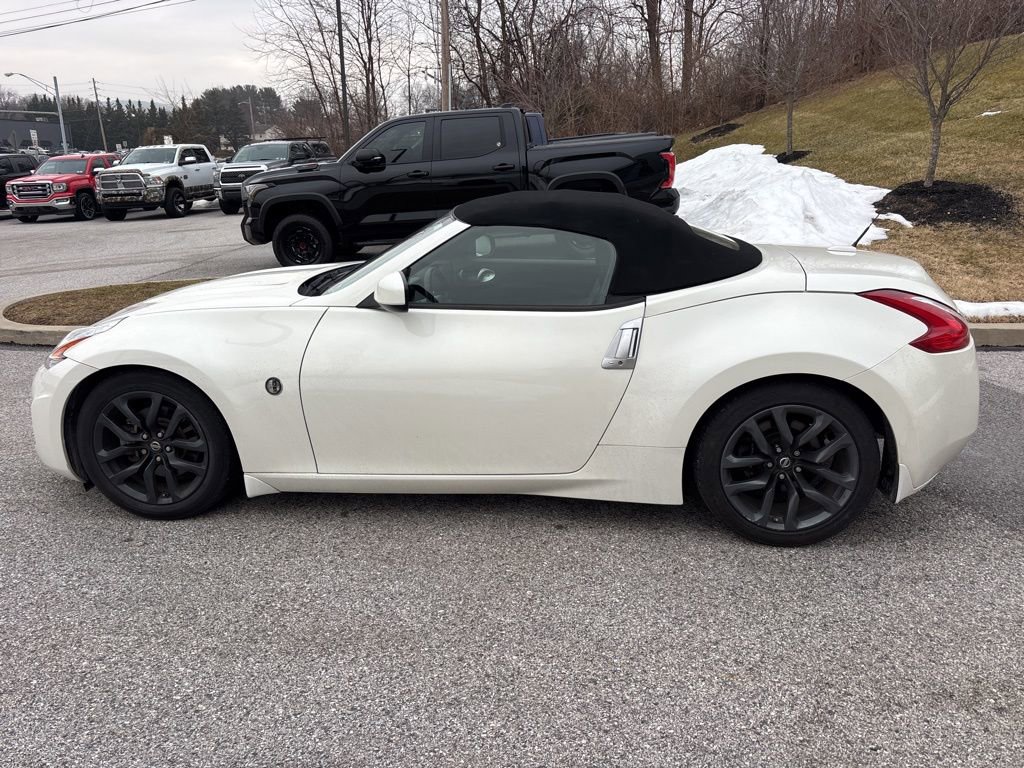Used 2016 Nissan 370Z Touring image 5