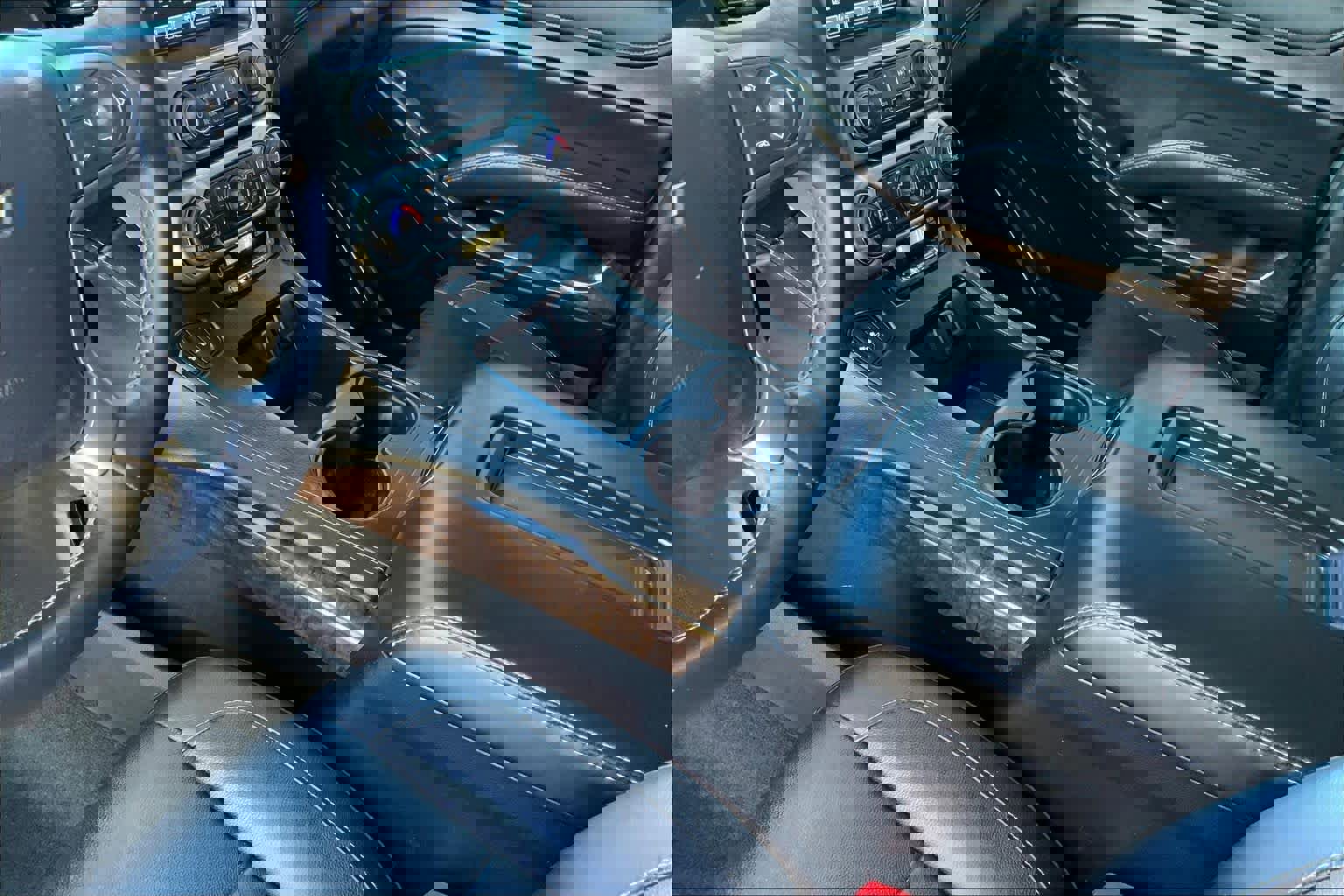 Used 2016 Chevrolet Suburban LT image 16