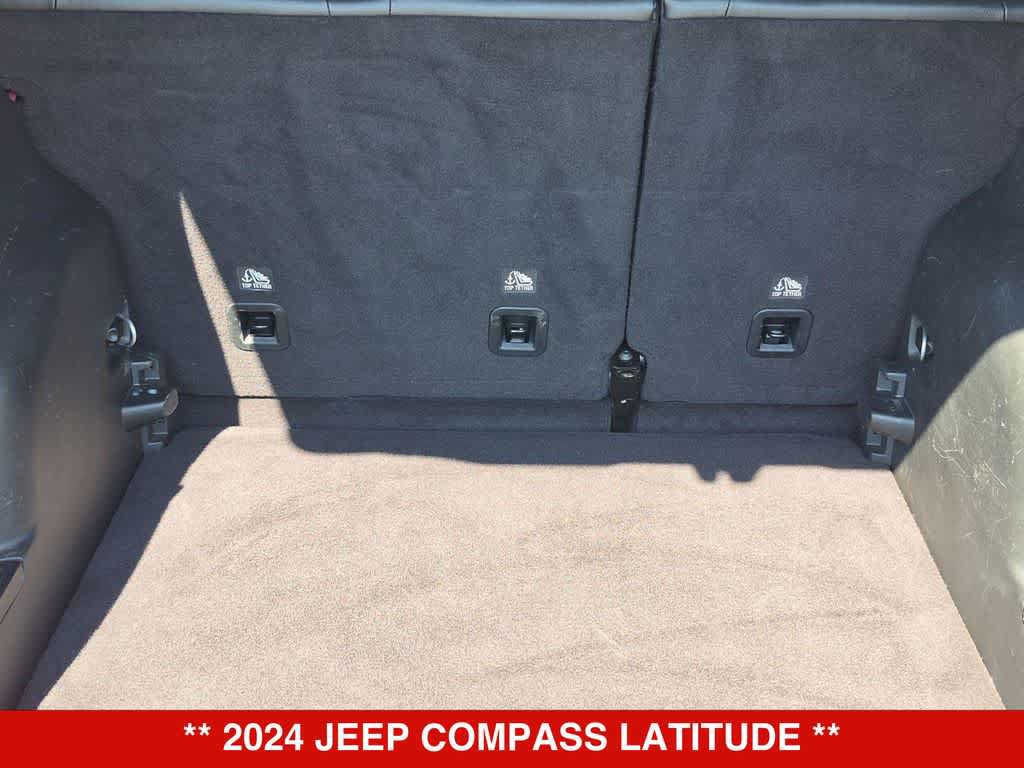Used 2024 Jeep Compass Latitude AWD/4WD image 33