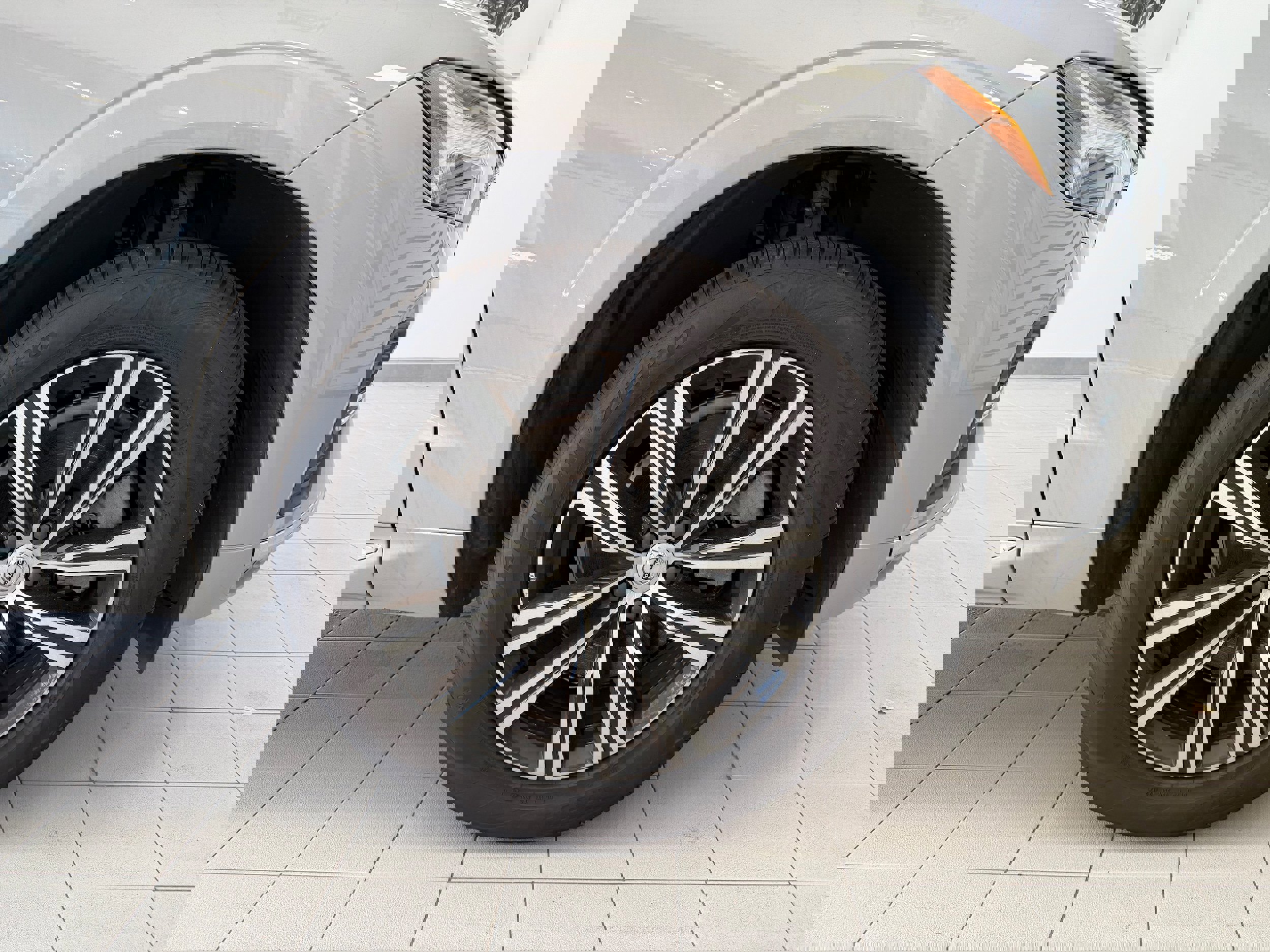 Certified 2022 Volvo XC60 B6 Inscription w/ Climate Package image 9