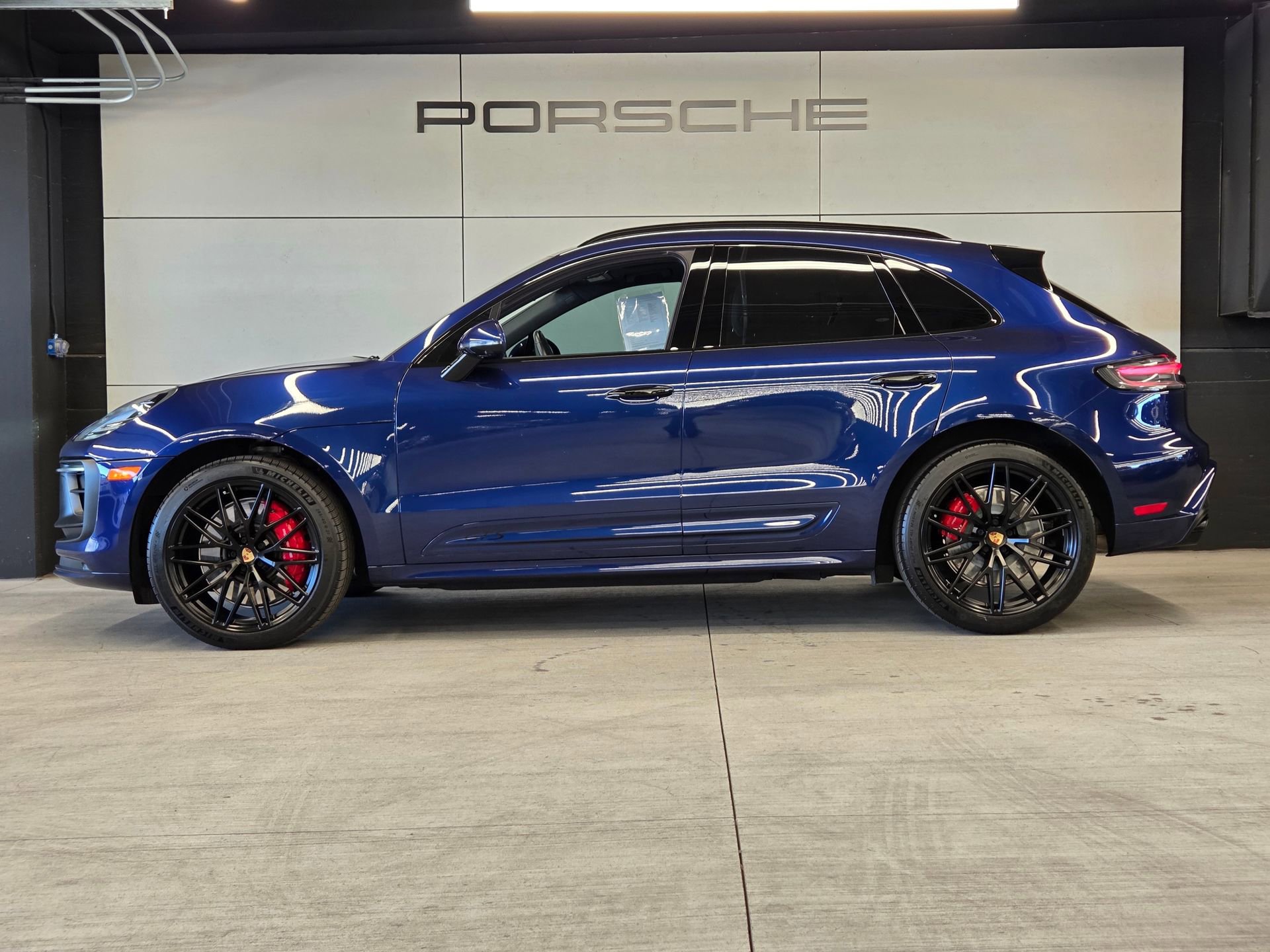 Certified 2023 Porsche Macan GTS w/ Premium Package Plus AWD/4WD image 2