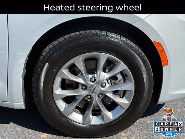 Used 2023 Chrysler Pacifica Touring-L AWD/4WD image 32