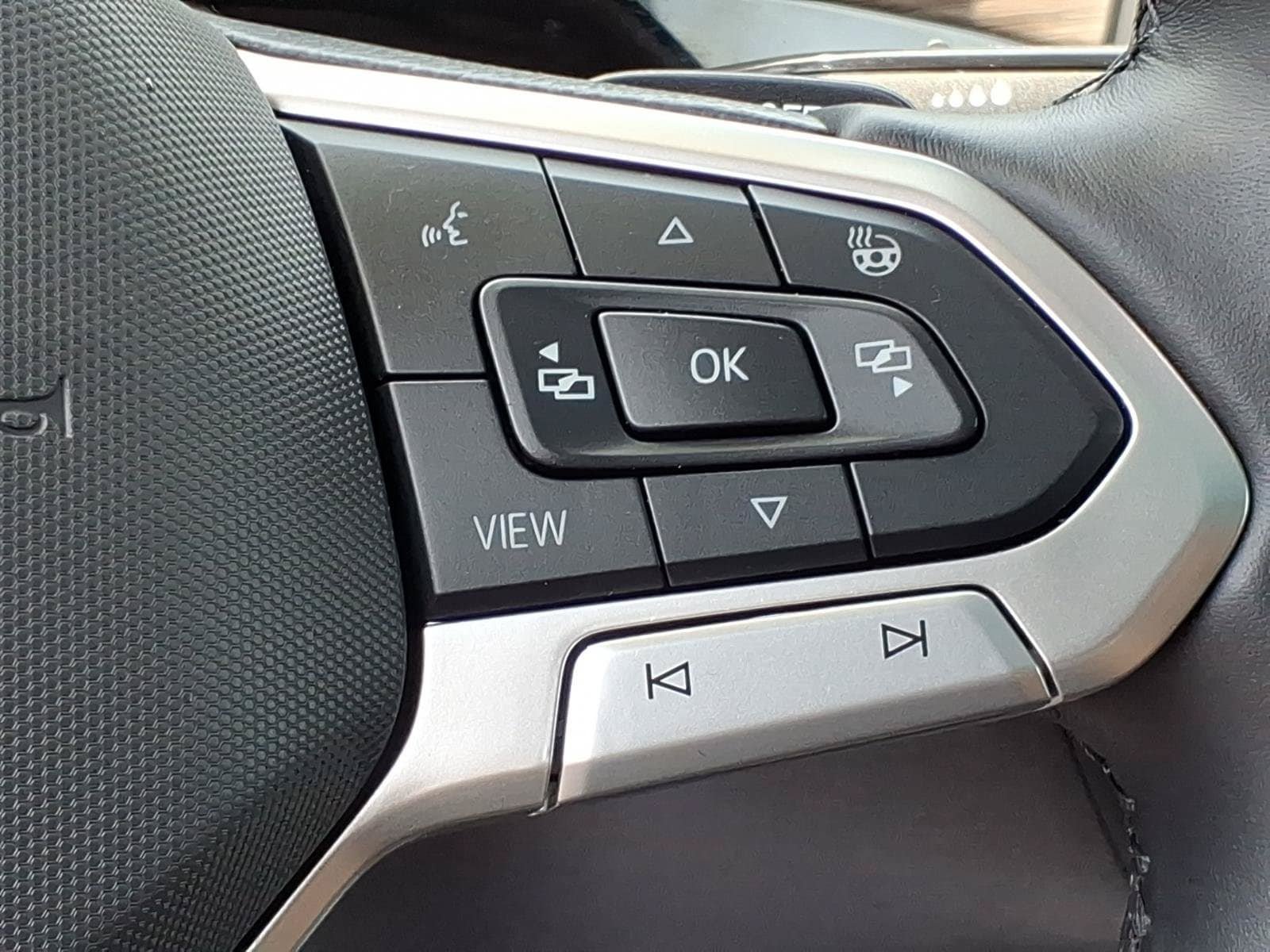 Used 2024 Volkswagen Atlas SEL Premium R-Line AWD/4WD image 24