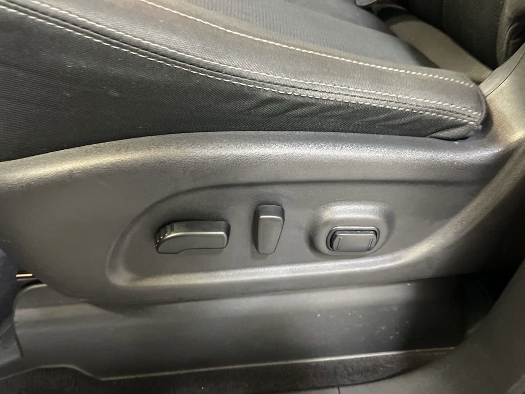 Used 2017 Nissan Titan SV AWD/4WD image 14
