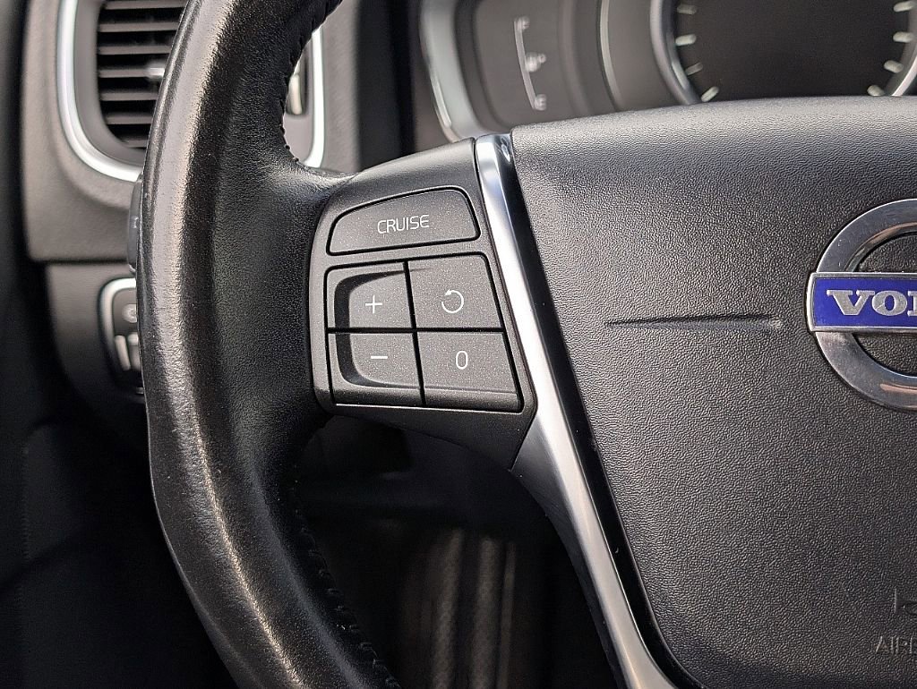 Used 2017 Volvo V60 T5 Premier w/ Convenience Package image 23