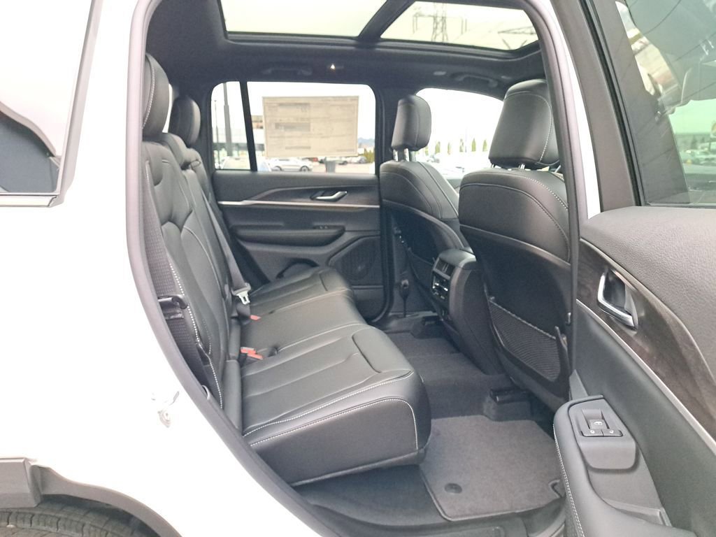 New 2025 Jeep Grand Cherokee Limited AWD/4WD image 15
