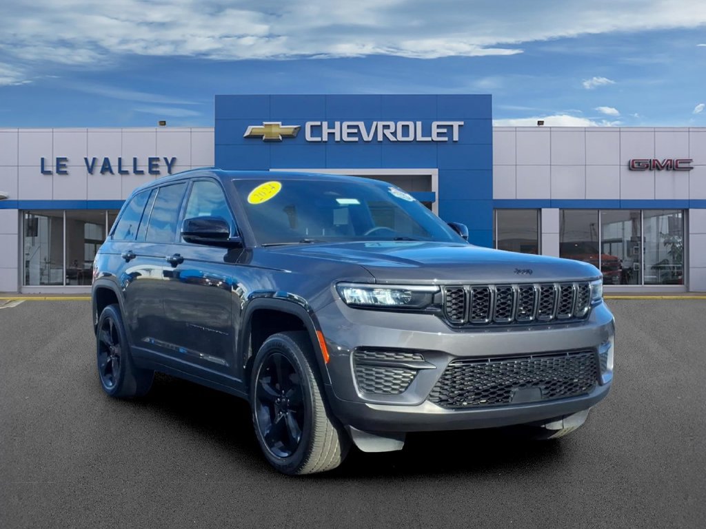 Used 2024 Jeep Grand Cherokee Altitude AWD/4WD image 1