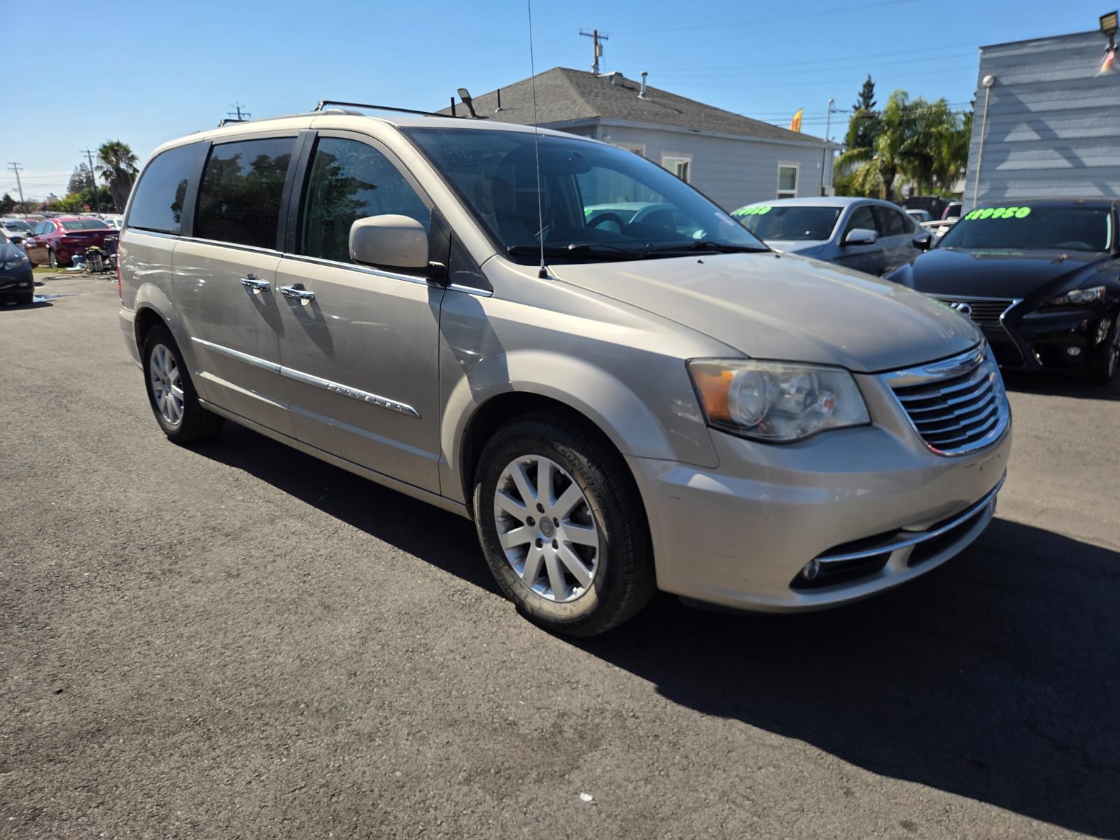 Used 2014 Chrysler Town & Country Touring w/ Driver Convenience Group FWD image 5