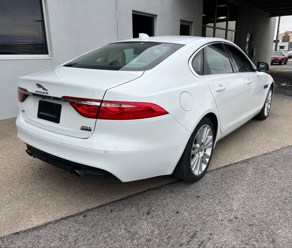 Used 2019 Jaguar XF Premium image 5