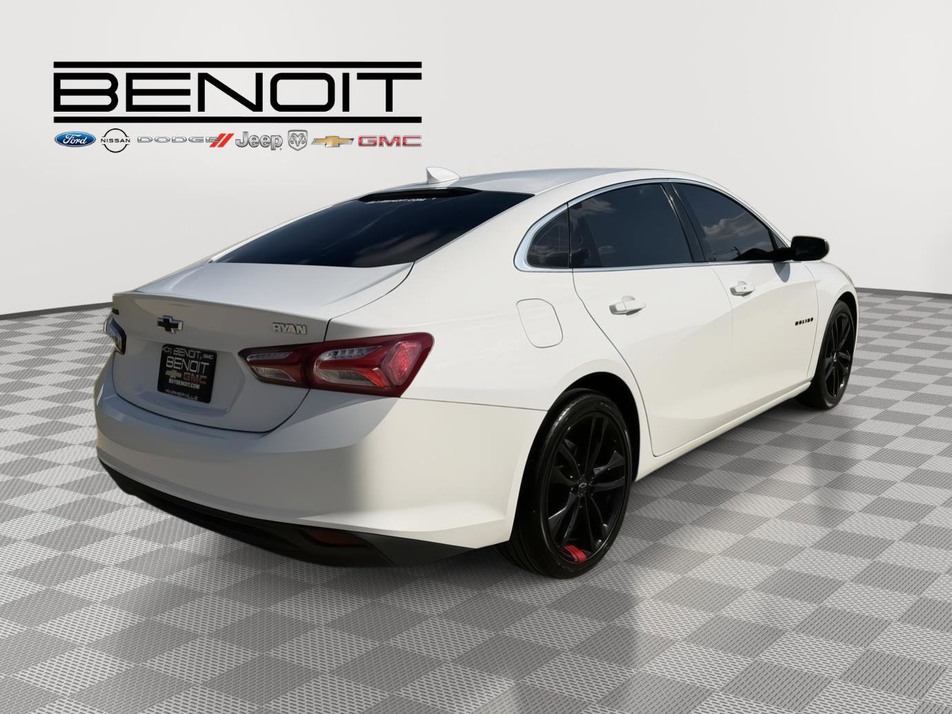 Used 2023 Chevrolet Malibu LT w/ Redline Edition FWD image 5