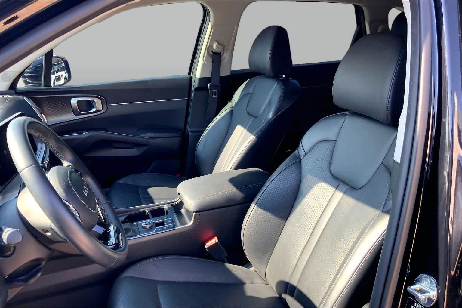 Used 2025 Kia Sorento EX FWD image 7