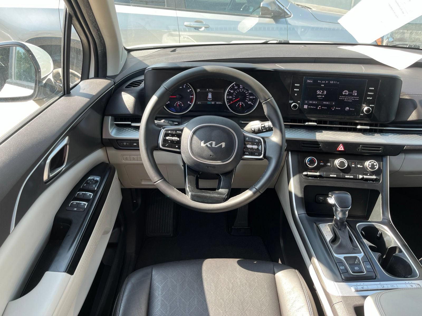 Used 2023 Kia Carnival LX FWD image 11
