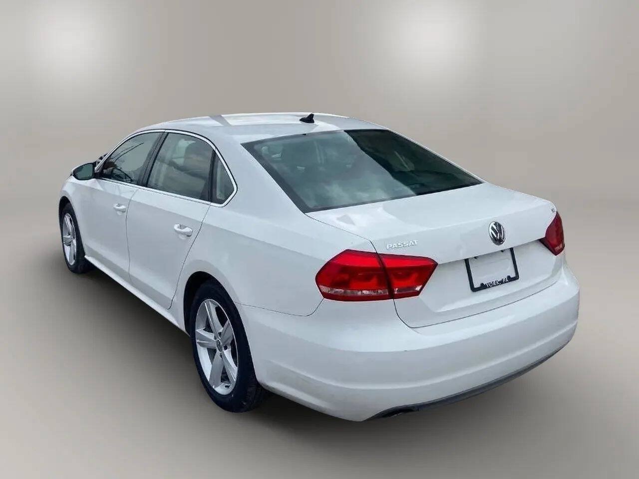 Used 2012 Volkswagen Passat 2.5 SE FWD image 4