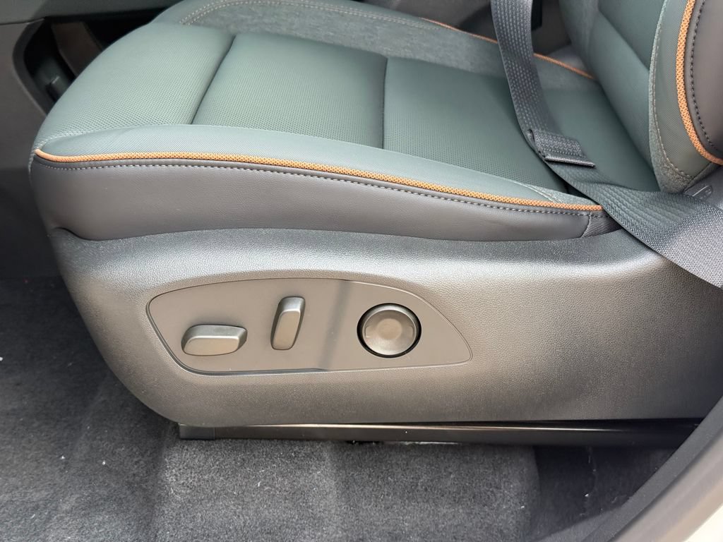 New 2026 GMC Acadia AT4 w/ Luxury Package AWD/4WD image 12