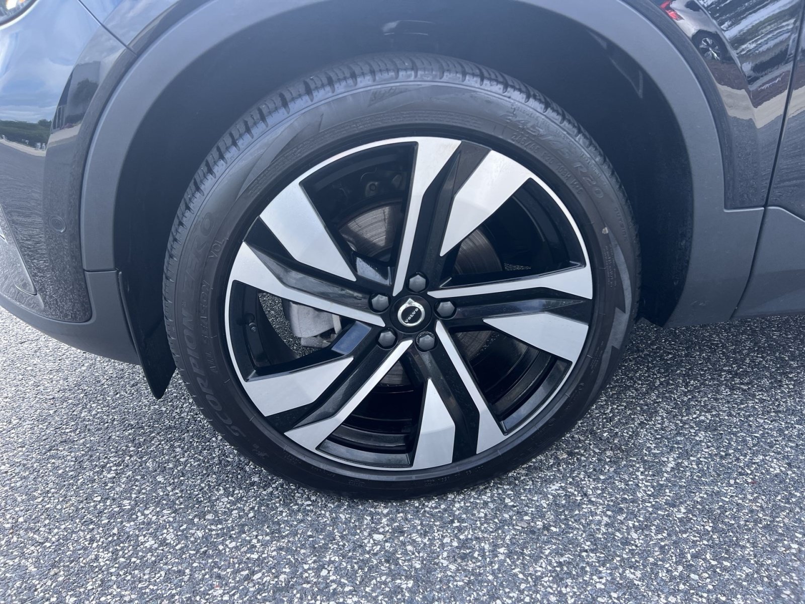 Used 2023 Volvo XC40 B5 Plus w/ Protection Package Premier AWD/4WD image 12